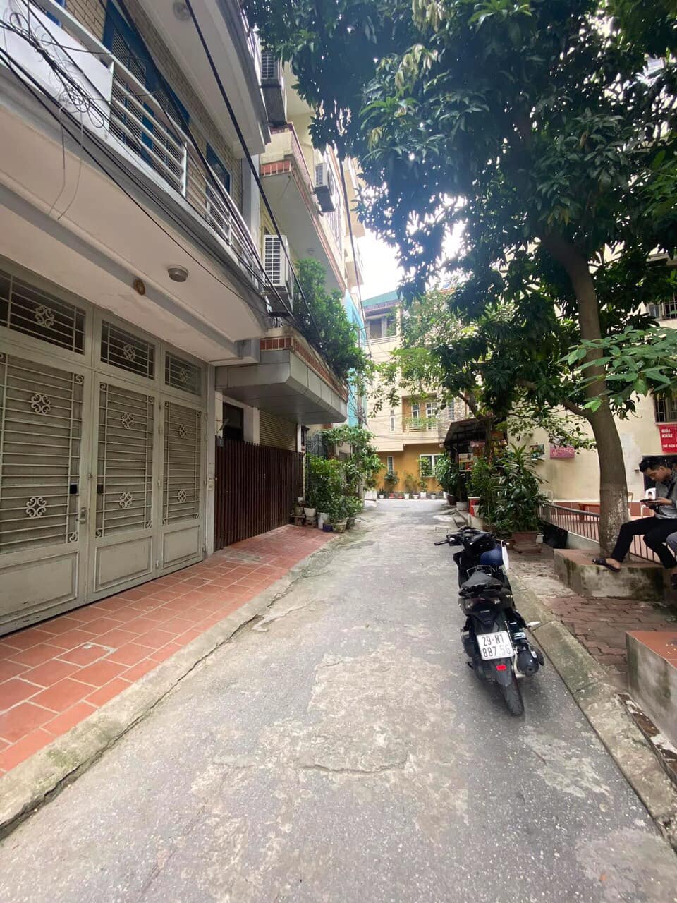 Bán nhà Trích Sài, Tây Hồ, dt 86m, ô tô đỗ cửa, đi bộ 30m ra mặt Hồ Tây. Giá 9.8 tỷ