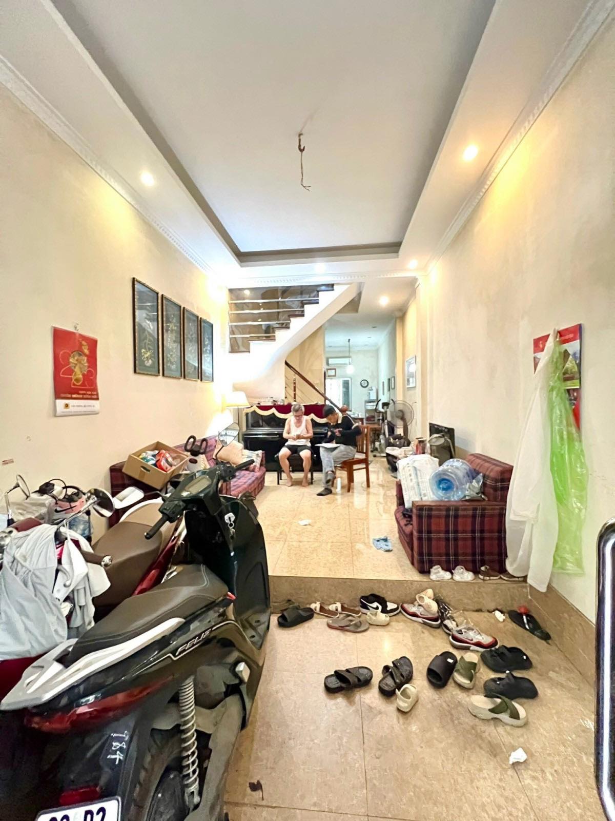 PHÂN LÔ Ô TÔ ĐỖ CỬA PHỐ ĐỘI CẤN 50M RA PHỐ NHÀ ĐẸP Ở LUÔN 0569766799