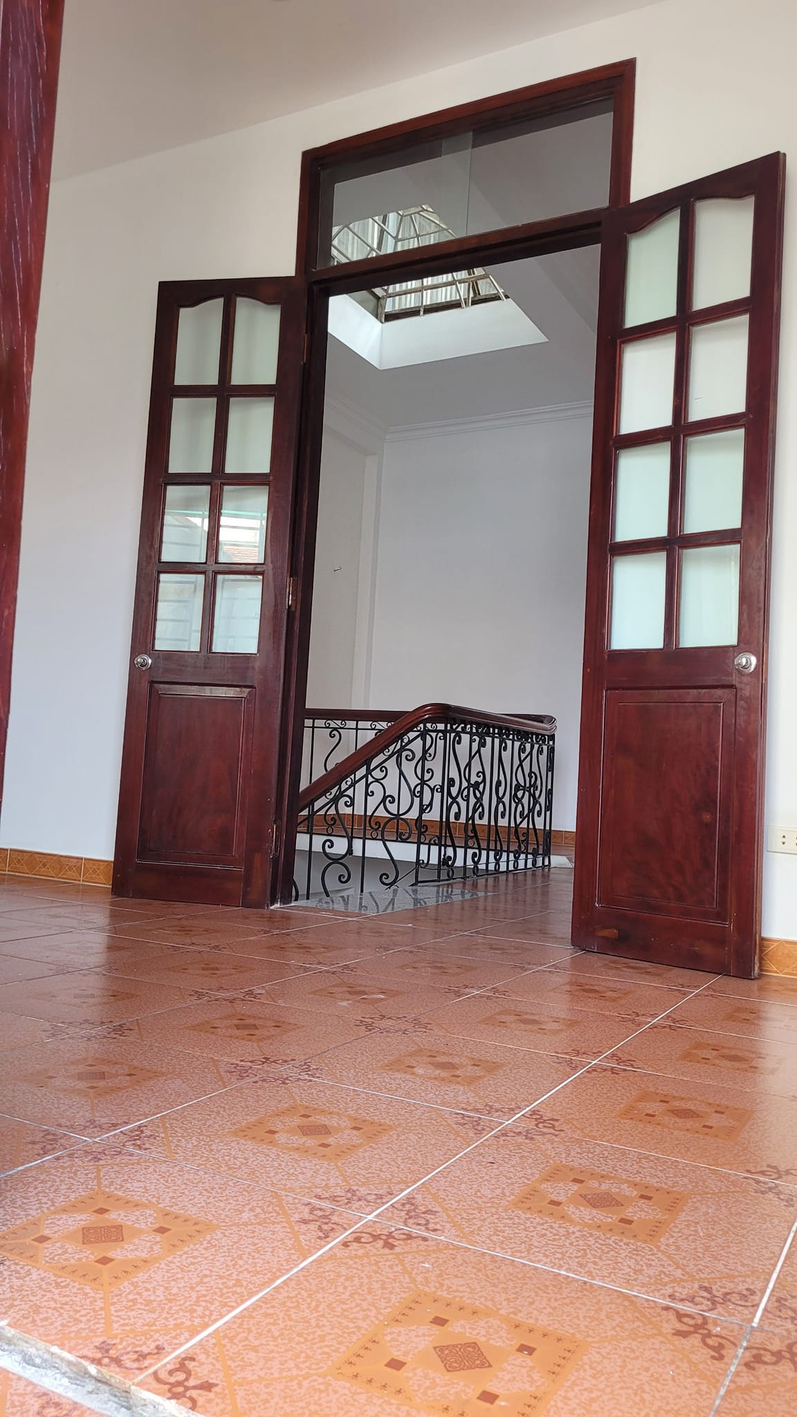 Mặt phố Tân Ấp Ba Đình Oto tránh vỉa hè kinh doanh sầm uất 2 thoáng trước sau