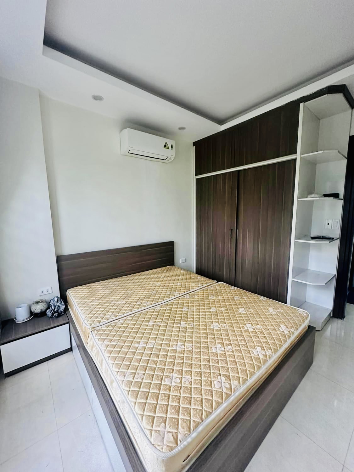 BÁN NHÀ PHÂN LÔ ÔTÔ TRÁNH VỈA HÈ GARA ÔTÔ