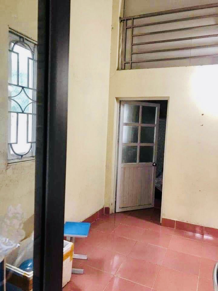 NHÀ CẤP 4 LÔ GÓC VUÔNG ĐẸP NỞ HẬU THÔNG TỨ TUNG GẦN ĐƯỜNG LỚN