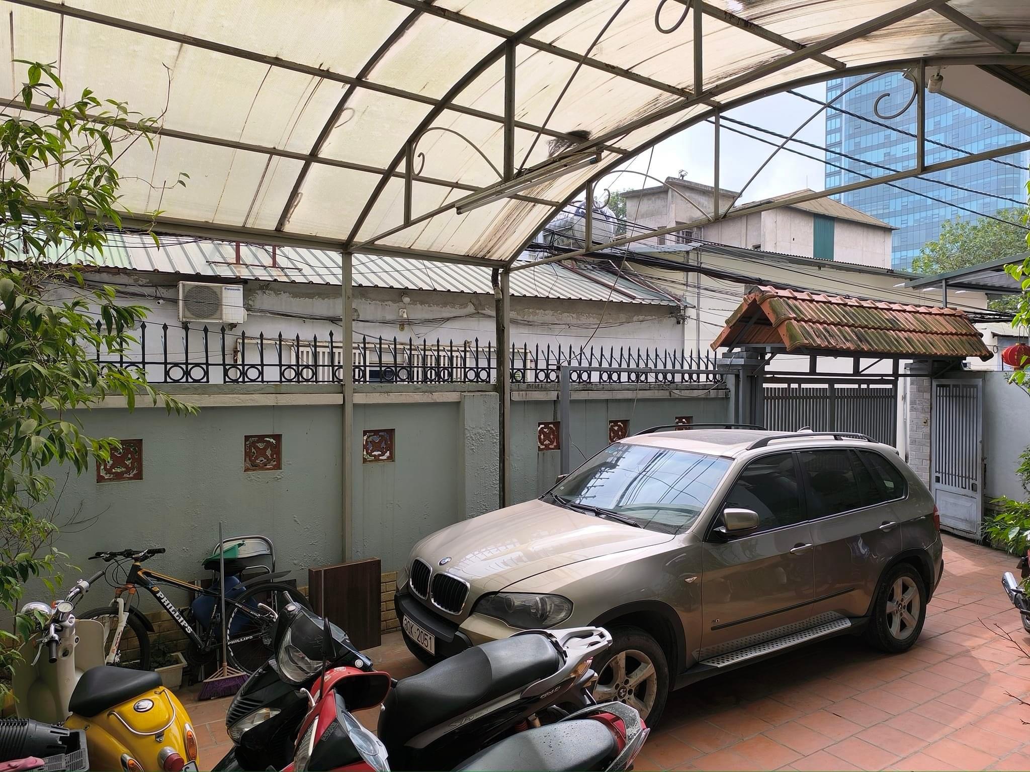 Bán nhà Nghĩa Đô, Hoàng Quốc Việt, Ô tô, sát phố 150m2 giá 25 tỷ