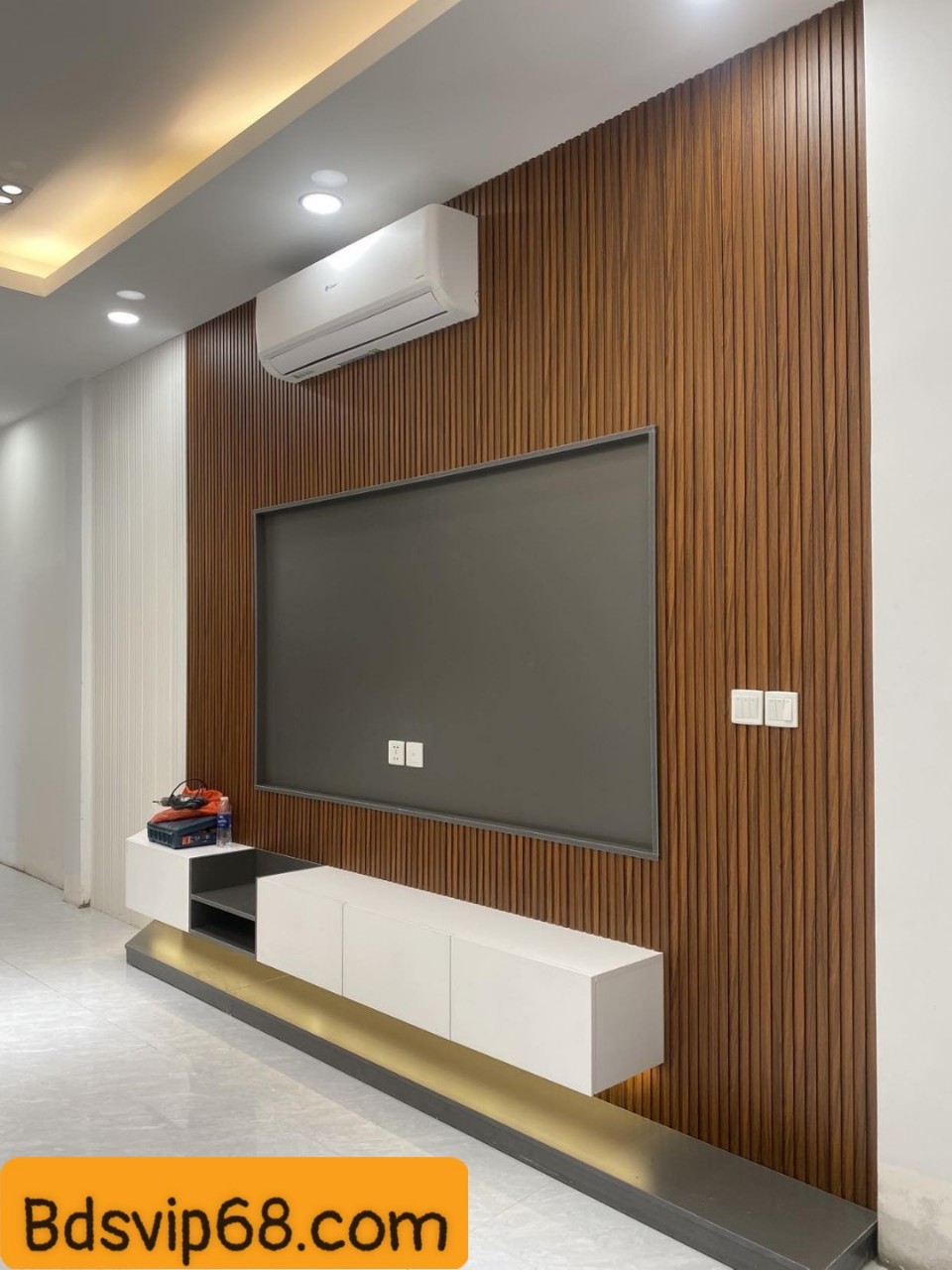 Bán nhà phố Thái Hà, ô tô đỗ cửa, 50m2 5 tầng nội thất hiện đại giá 10.8 tỷ