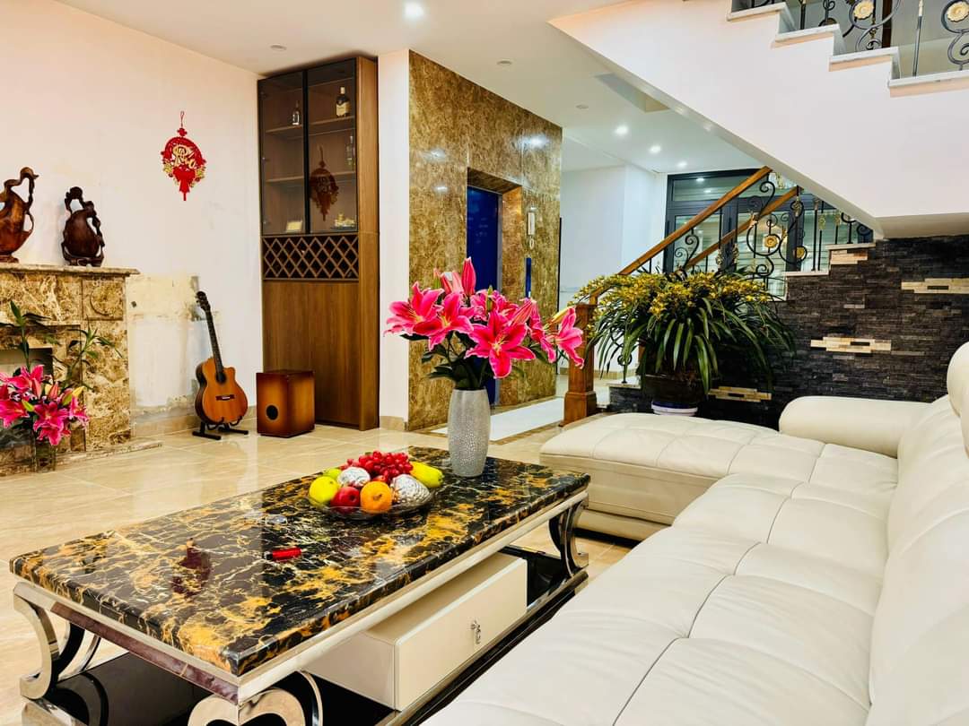 Bán nhà Mới. Hoàng Quốc Việt Cầu Giấy, Ô tô- Kinh Doanh- Thang Máy 42m2 MT 4.3m 11.850 tỷ