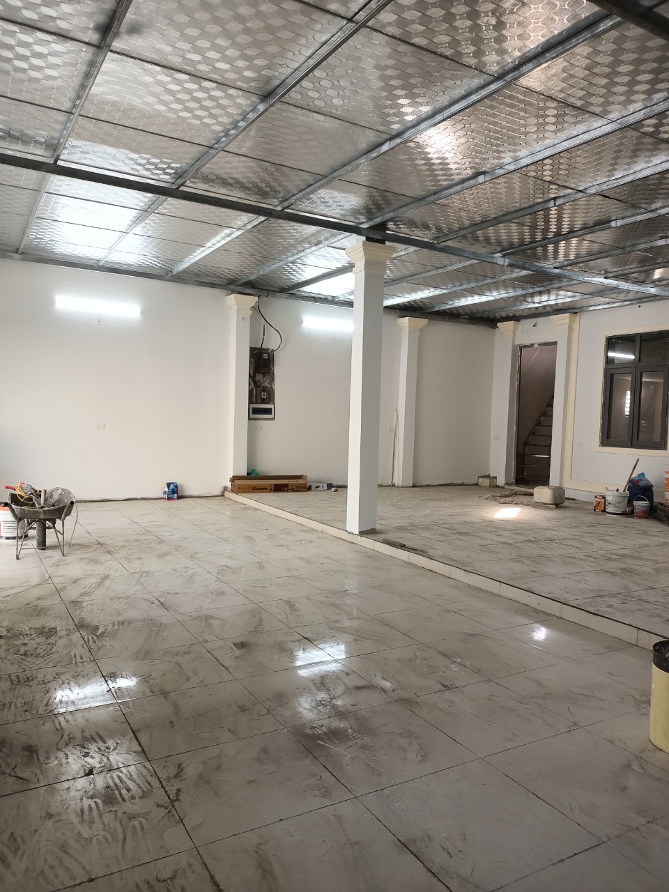 Cho thuê kho tại tổ 60 Tân Mai, diện tích 250m2 mới đẹp kết hợp làm văn phòng, giá 26tr/tháng