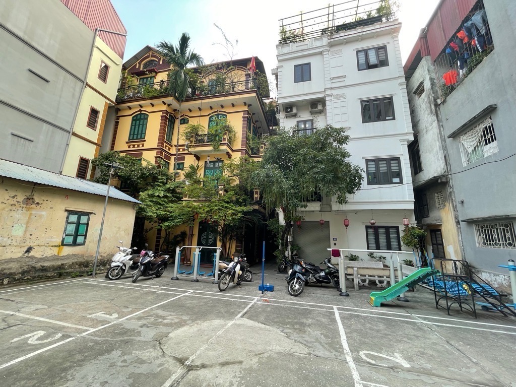 Nhà đẹp phố Lê Hồng Phong 30m2, 5tầng lô góc 3 thoáng view sân chơi hiếm quận Ba Đình