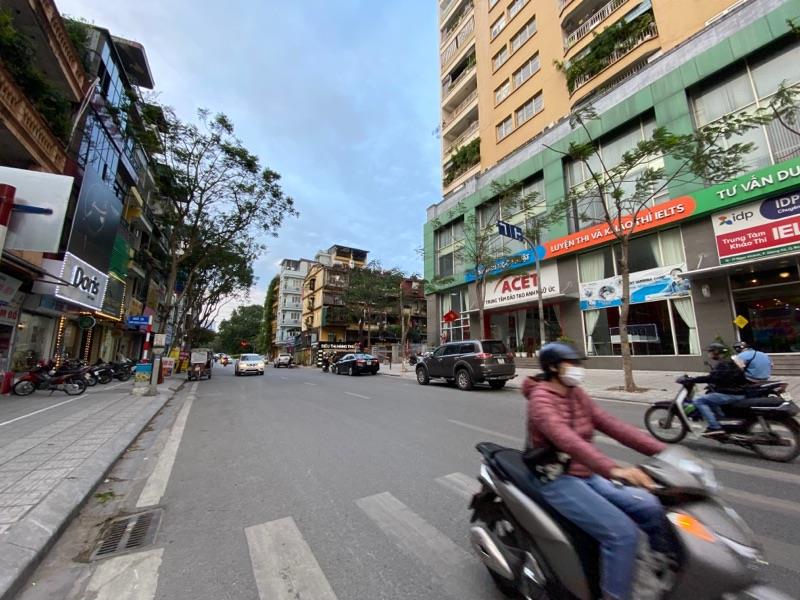 Cần bán nhà mặt Phố Ngọc Khánh hơn 20 tỷ 58m2, 6T thang máy lô góc 3 thoáng kinh doanh đỉnh