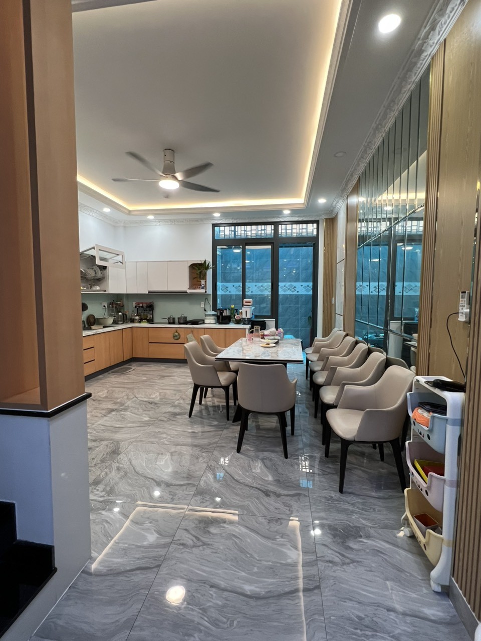 MẶT TIỀN KDC PHÚ MŨ Q7 , GÁP BÁN GIẢM NGAY 1 TỶ CHO KHÁCH THIỆN CHÍ , CHỈ CÒN 12,5 TỶ NGANG 5M X 18,5 M, 4 TẦNG SIÊU