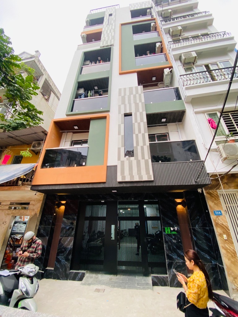 Bán tòa kinh doanh đường Nguyễn Trãi 103m2, 8T, MT6.5m thu 1.5 tỷ/năm đối diện Royal City