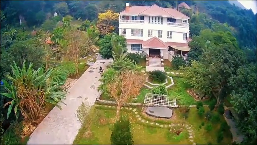 CẦN BÁN TÒA SIÊU BIỆT THỰ - TẠI SÂN GOLF HÒA BÌNH - 10000m2 - Mặt QL6