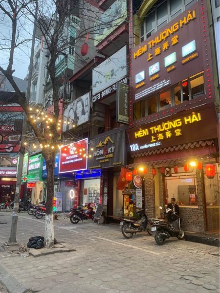 Sang nhượng Nhà hàng mặt phố Nguyễn Phong Sắc, Cầu Giấy