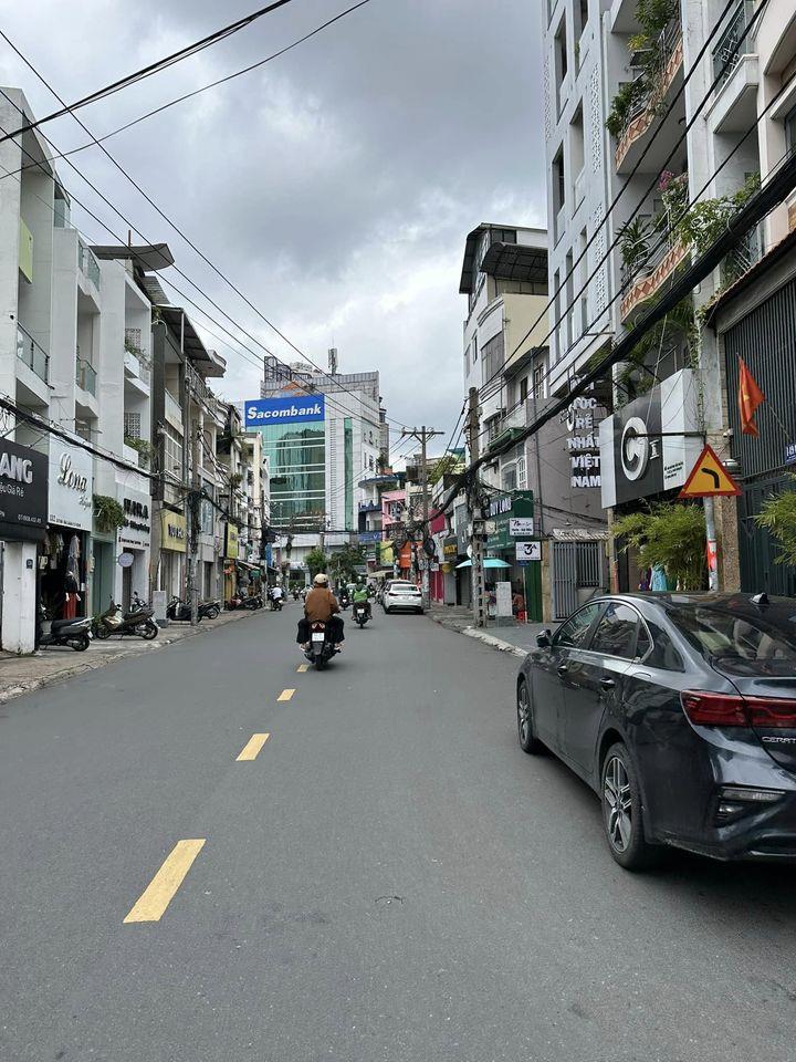 NHÀ HUỲNH VĂN BÁNH-CÁCH 1 CĂN RA MẶT TIỀN-HẺM TRƯỚC NHÀ 3M-NHỈNH 3 TỶ.