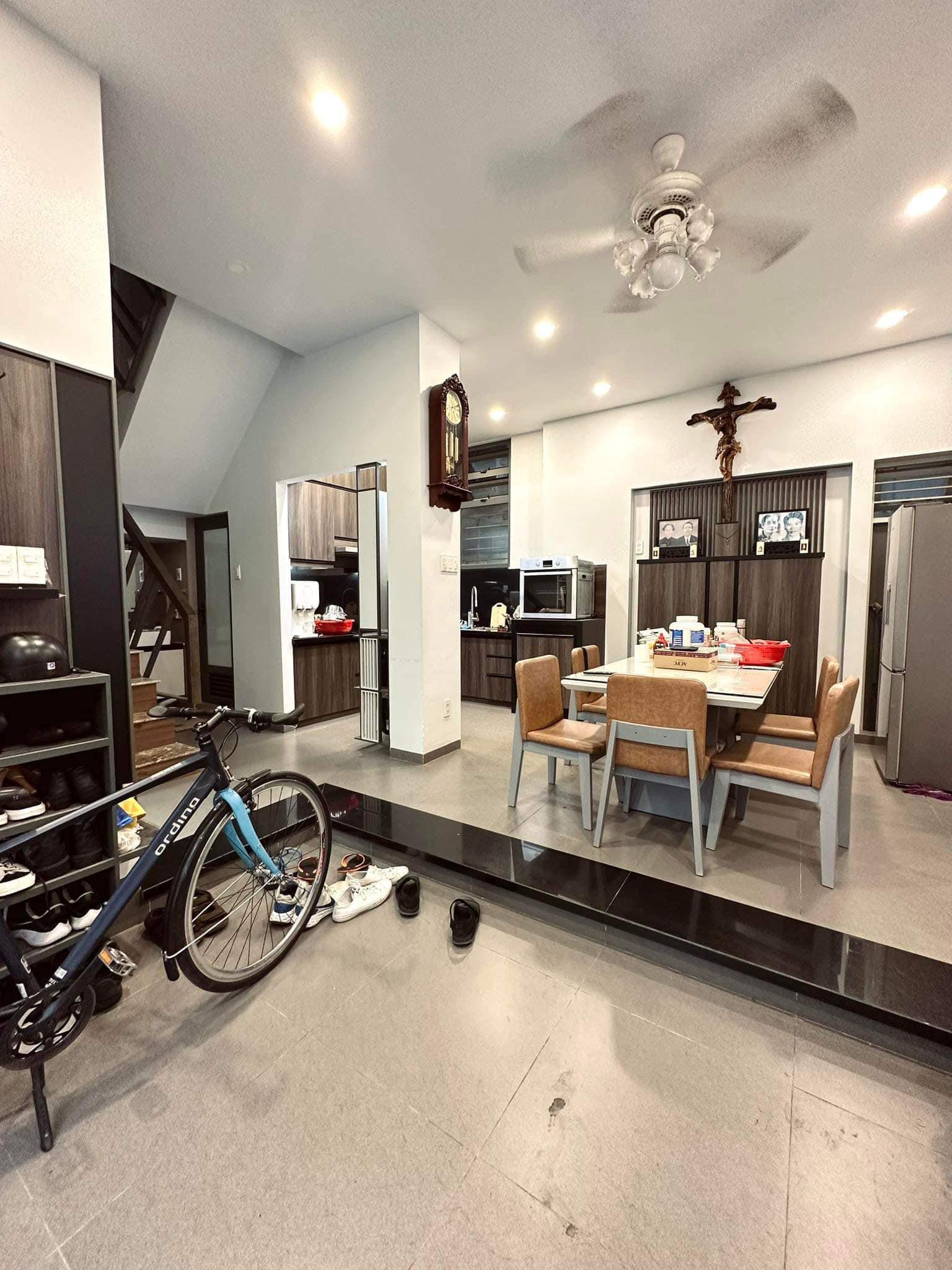 NHỈNH 6 TỶ CÓ NGAY NHÀ HẺM XE HƠI 44M2-3 TẦNG-4PN FULL NỘI THẤT.