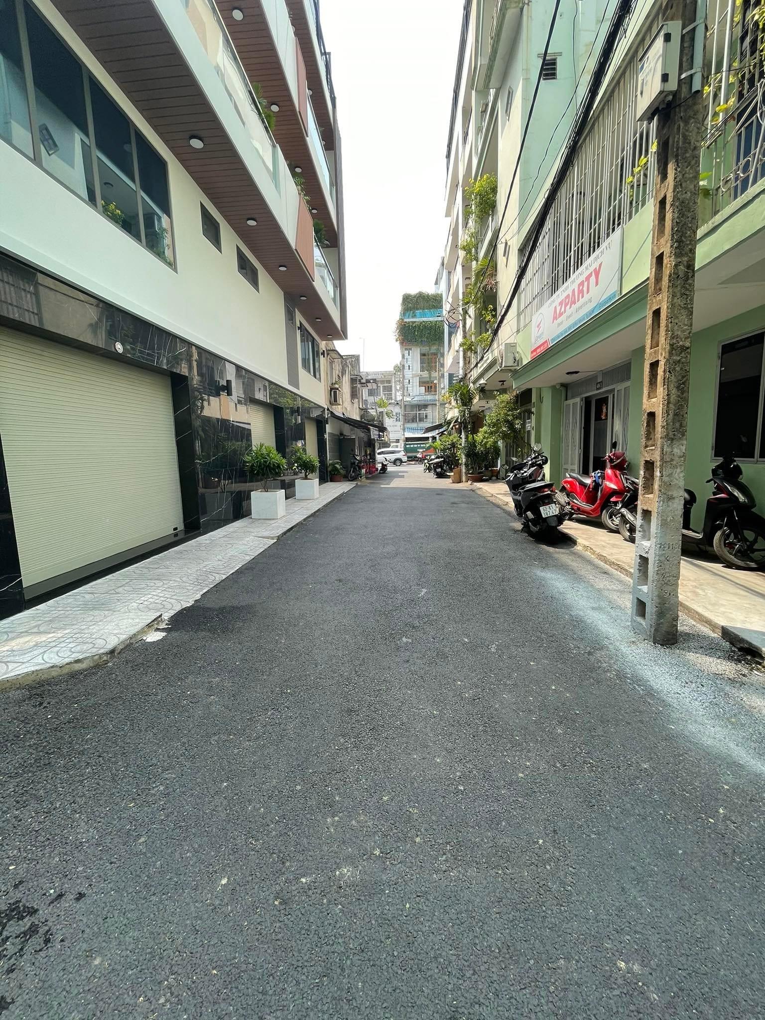 HẺM XE HƠI ĐỔ CỬA-NGỦ TRONG NHÀ-ĐÀO DUY ANH.