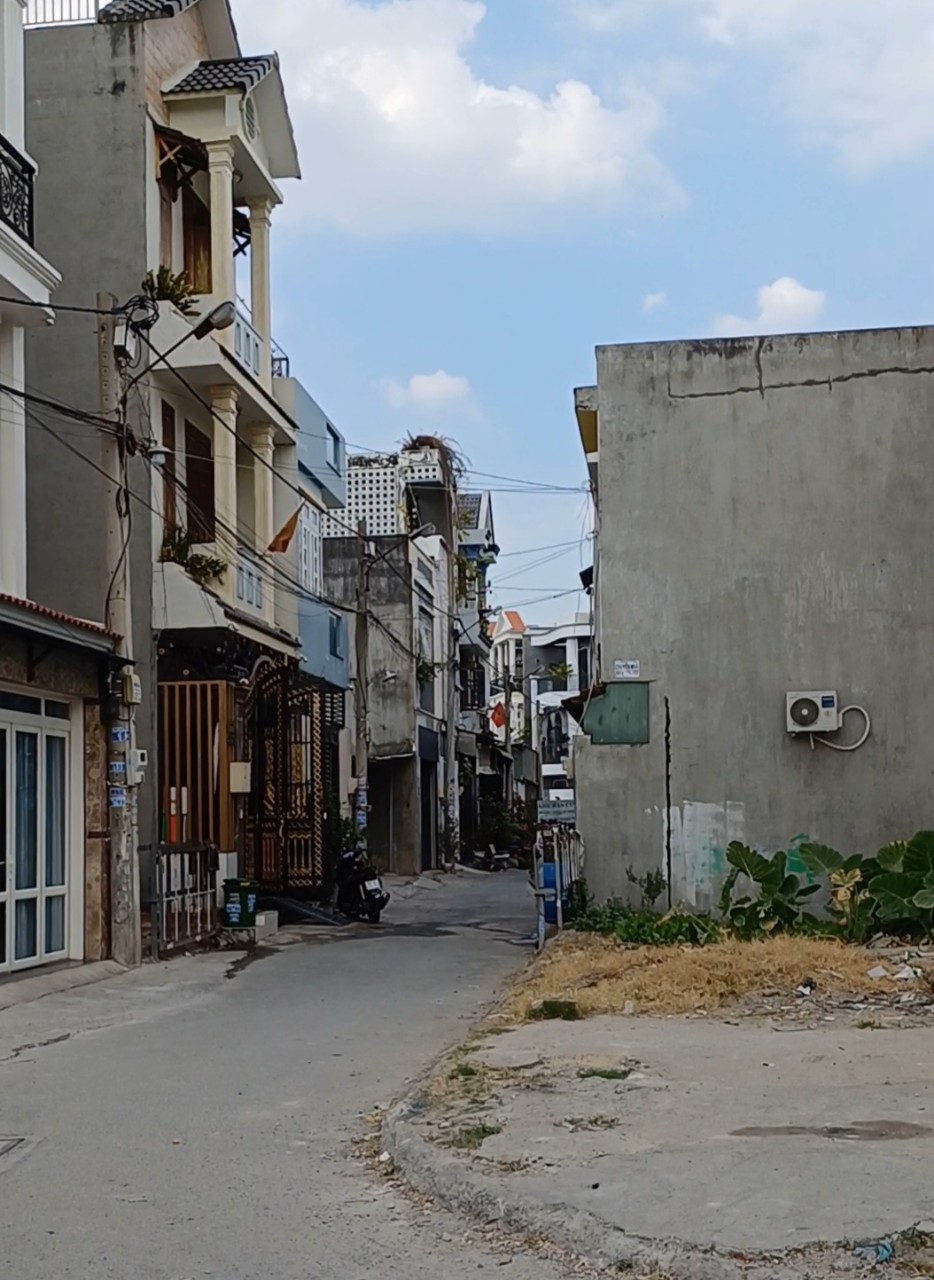 Ngộp bank HẺM XE HƠI_LÔ GÓC 4 TẦNG_gần Quốc lộ 13_Ngã Tư Bình Phước_Giá 6,3 tỷ