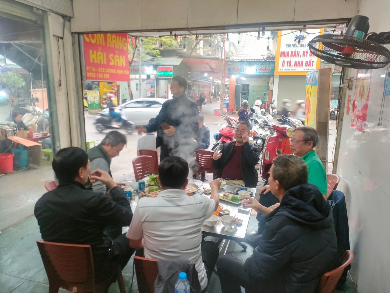 Cần sang nhượng quán ốc – hải sản ở phố lương định của, kim liên, đống đa, hà nội.