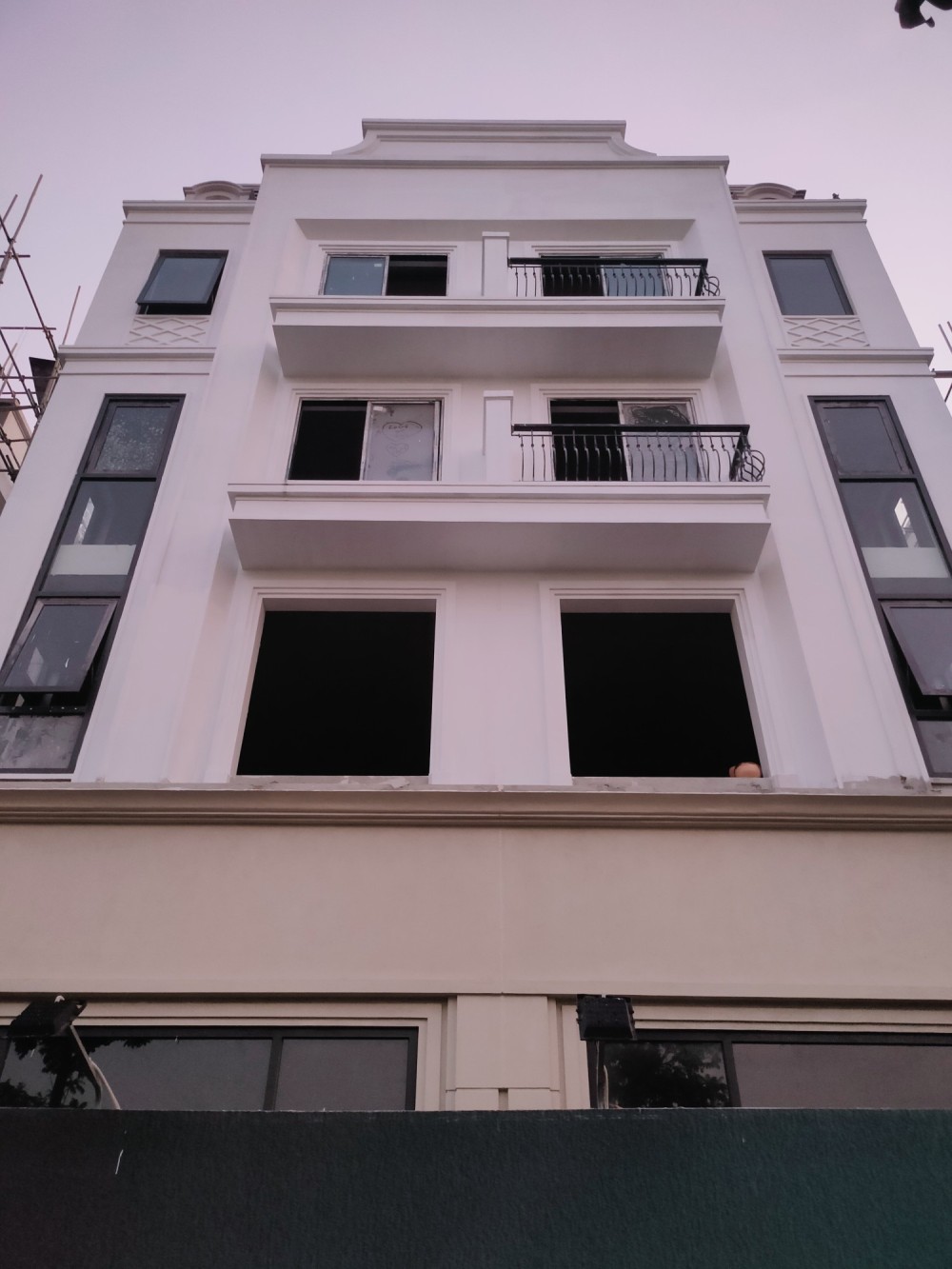 Giảm SỐC 1.5tỷ! Bán GẤP Biệt thự Diamond Point, view vườn hoa, 143m x5T, MT 7.5m giá 27tỷ