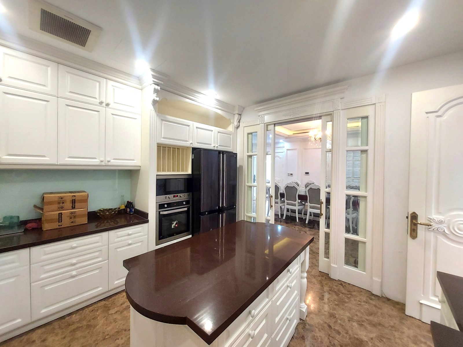 Ô tô vào nhà ngõ Lạc Long Quân 108m chỉ 10.5 tỷ