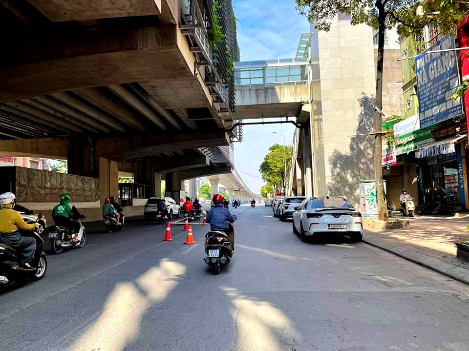 Bán Nhà Mặt Phố Hồ Tùng Mậu Quận Cầu Giấy. 121m Mặt Tiền 7,7m Nhỉnh 22 tỷ. Cam Kết Ảnh Thật Mô Tả Chính Xác. Chủ Cần