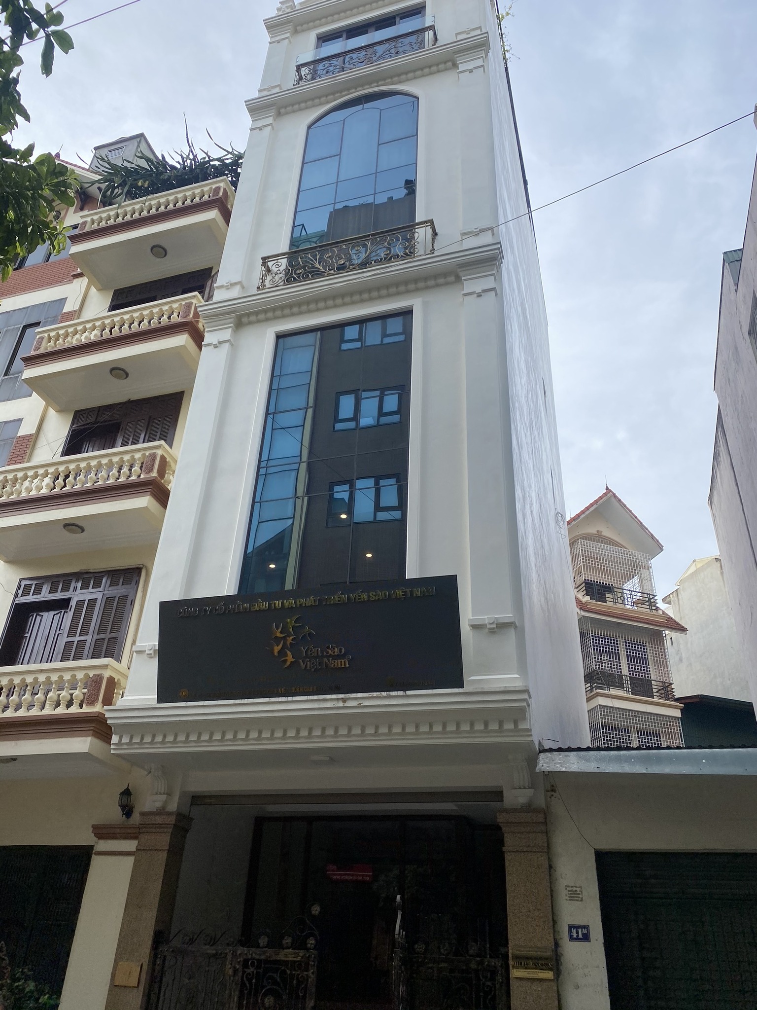 Siêu phẩm Hoàng Quốc Việt, Cầu Giấy, Phân Lô, Thang Máy, 86m2, MT: 7.4m chào 25 tỷ