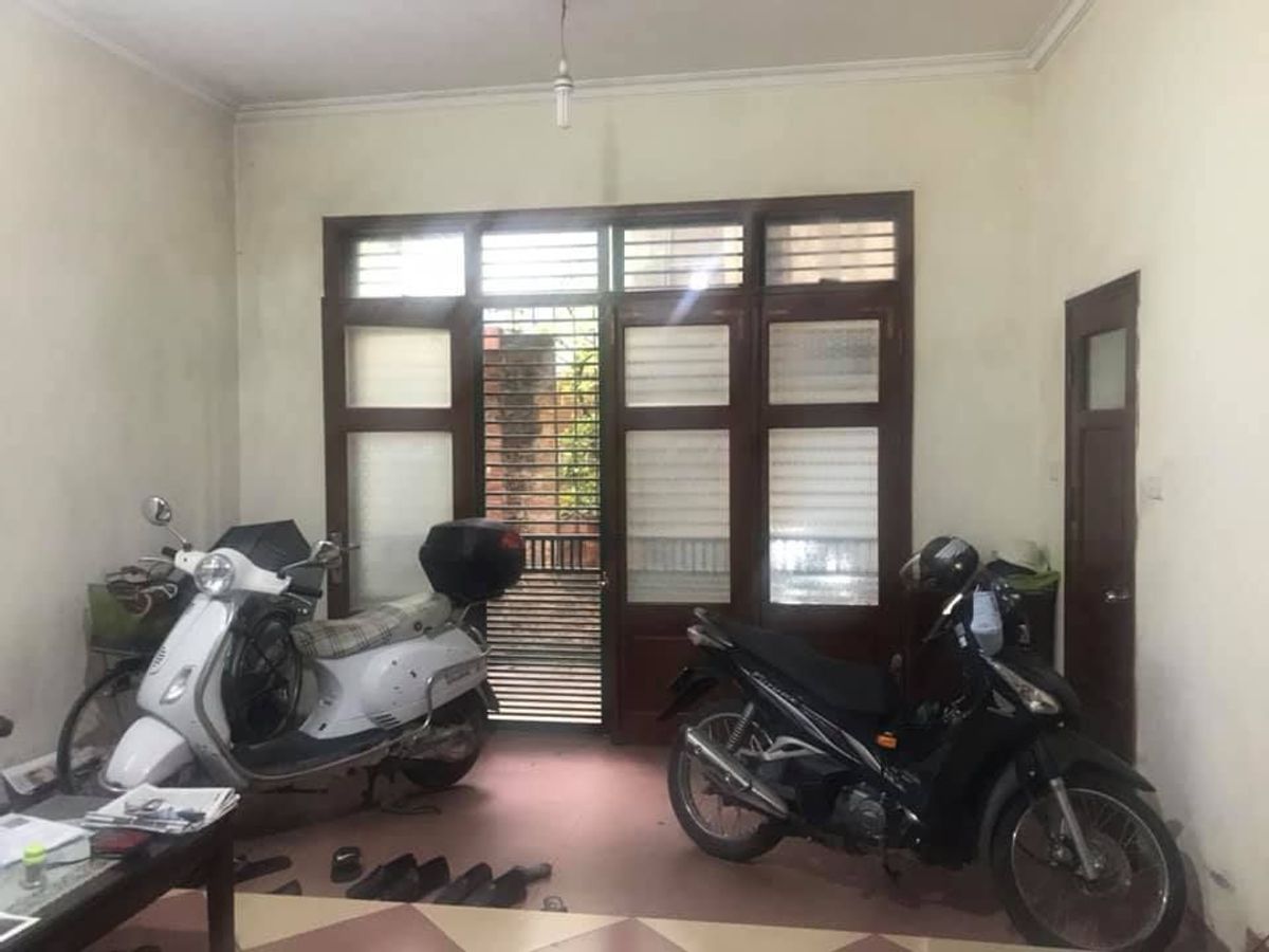 Bán nhà Đường Láng, Đống Đa, 1 nhà ra mặt phố, ở luôn hoặc làm văn phòng. 50m2x3T, MT5.5m, chỉ 3.65 tỷ.