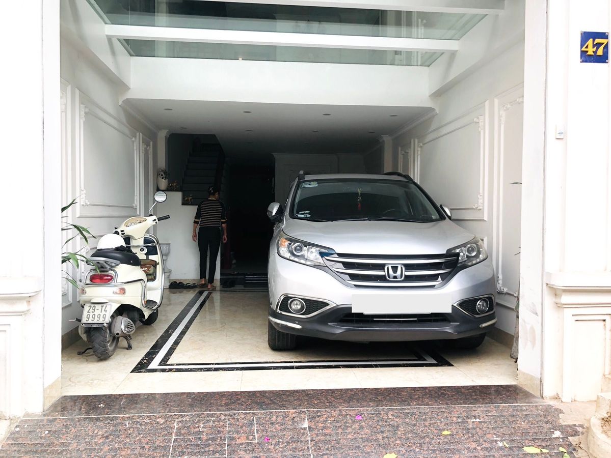 BÁN NHÀ PHÂN LÔ PHỐ TRUNG KÍNH, VỊ TRÍ ĐẸP, 5 TẦNG, Ỏ SƯỚNG, GARA Ô TÔ, KINH DOANH VP.