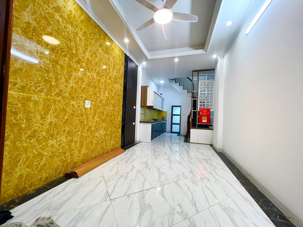 Hạ gấp. Nhà Hai Bà TRưng, ngõ thông, kinh doanh xây mới 30m 5 tầng chỉ 4.25 tỷ.