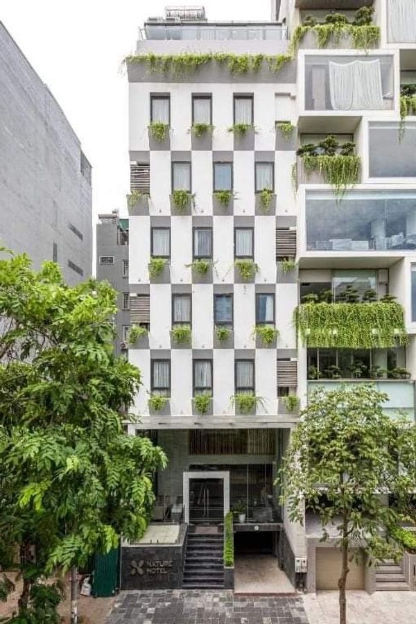 Bán nhà VIP Trấn Thái Tông, Cầu giấy, 150m2, 9 tầng , khách sạn đẳng cấp, cạnh DSQ Mỹ