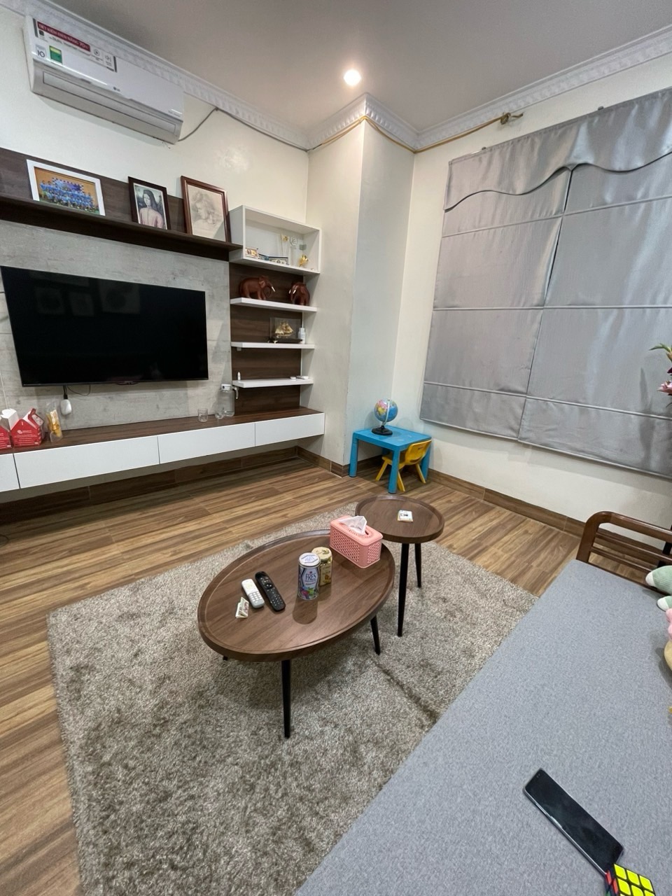 Nhà đẹp lô góc, ngõ ba gác, vài bước ra phố, trung tâm, Nguyễn Văn Cừ, 40M, 4.5x tỷ