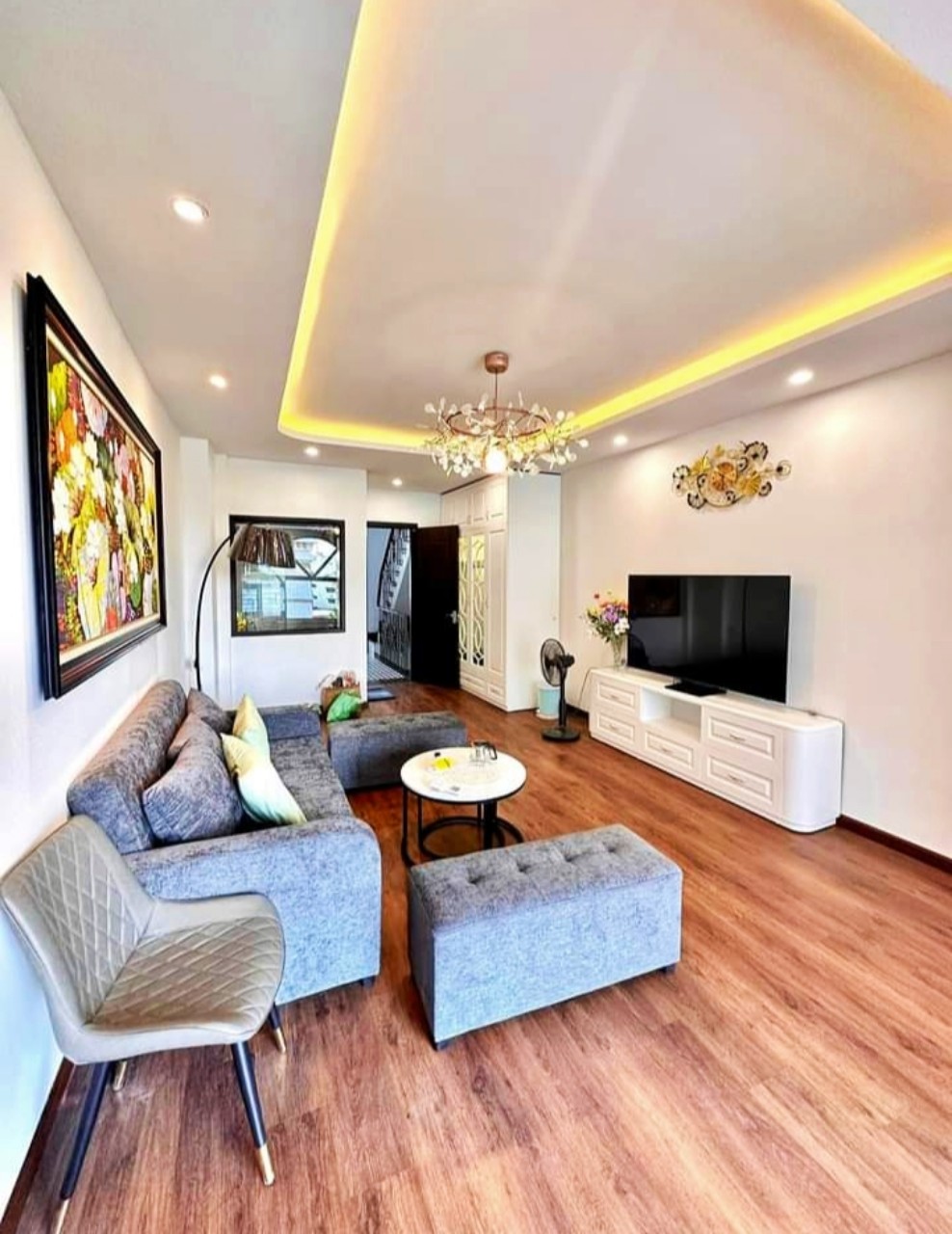 Toà văn phòng 50m* 9T thang máy phố Phạm Tuấn Tài vỉa hè, ô tô tránh, kinh doanh đỉnh