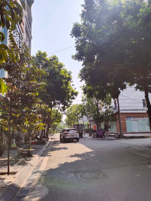 Bán GÂP trong tháng! Đất P/Lô TĐC Đặng Vũ Hỷ, vỉa hè ô tô tránh, 42m2, giá hơn 4 tỷ.