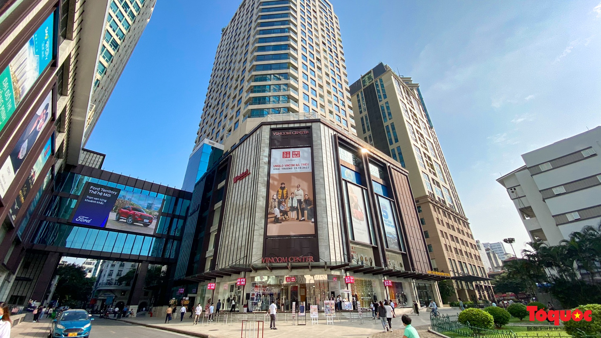 Bán nhà mặt phố Bà Triệu, diện tích 380m2, mặt tiền 10.6m, giá 244 tỷ, vuông đẹp