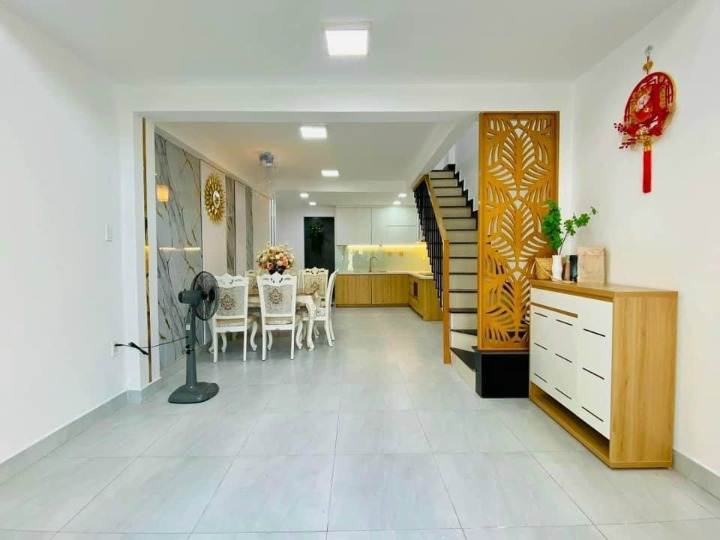 Quang Trung - Gò Vấp, 4m x 11m, 4 tầng lầu, sát mặt tiền nhỉnh 4 tỷ