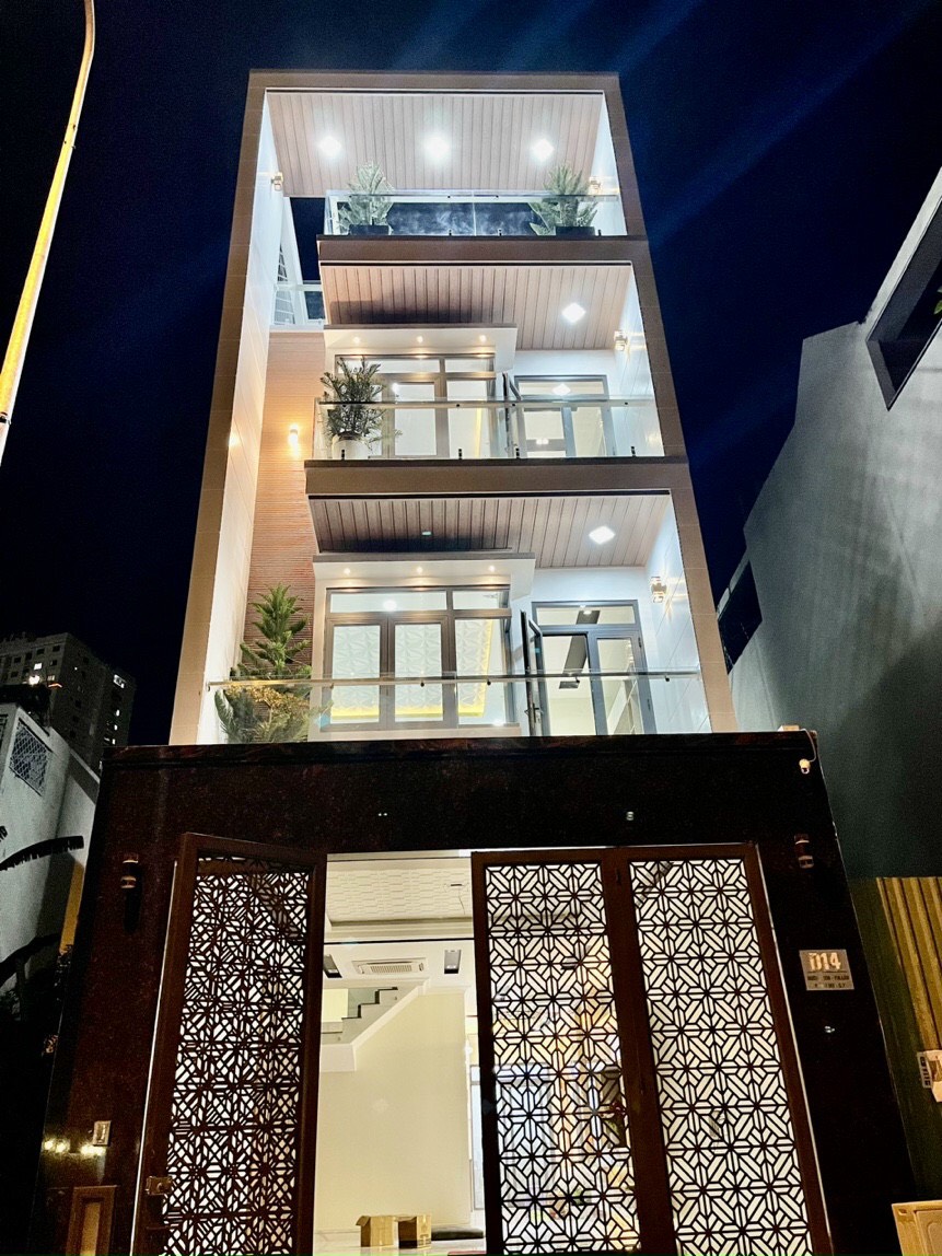 Bán Nhà phố 3 lầu thang máy, Nhà mới xây dựng hoàn công đầy đủ nội thất.