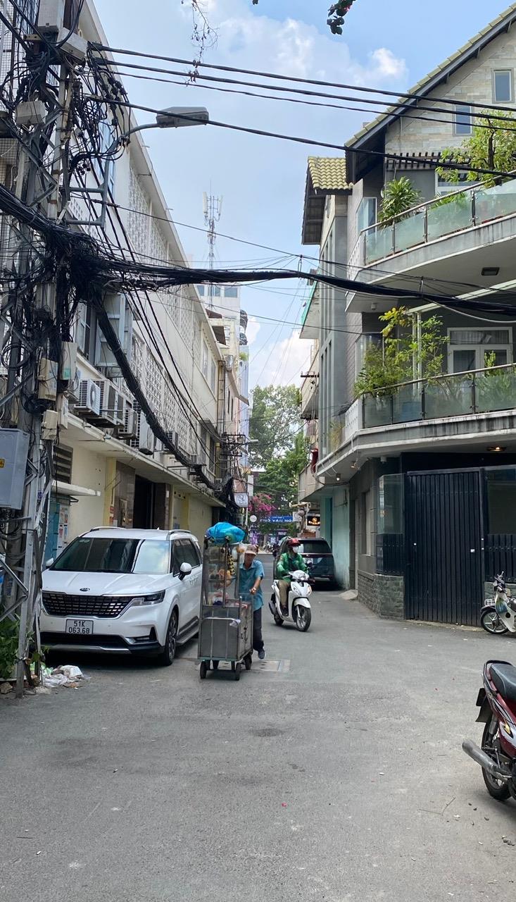 Nhà bán hẻm Xe tải Trần Hưng Đạo, 4 x 19,5m, sổ vuông như A4, giá đầu tư 14,2 tỉ