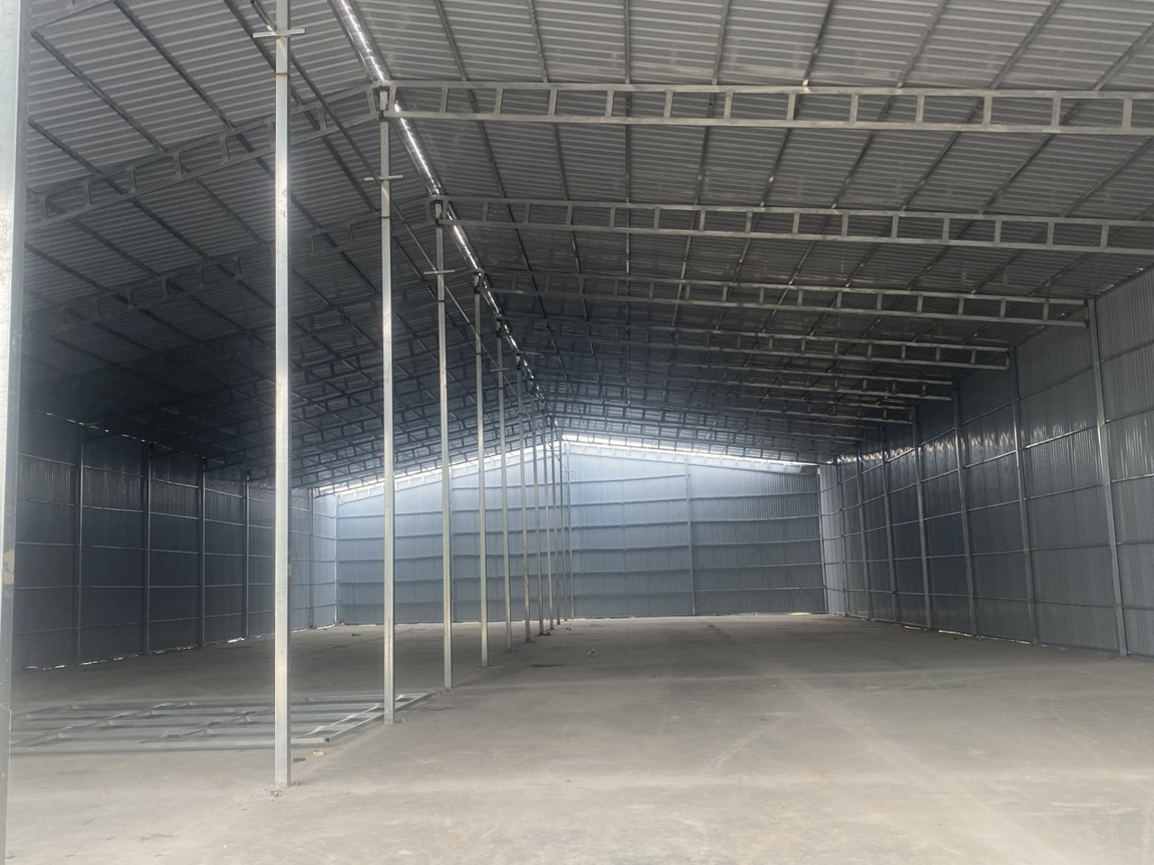 Cho thuê kho xưởng tại Lai Xá, Hoài Đức, Hà Nội. Diện tích 1000m có cắt lẻ, đường xe container đỗ cửa,bảo vệ vòng