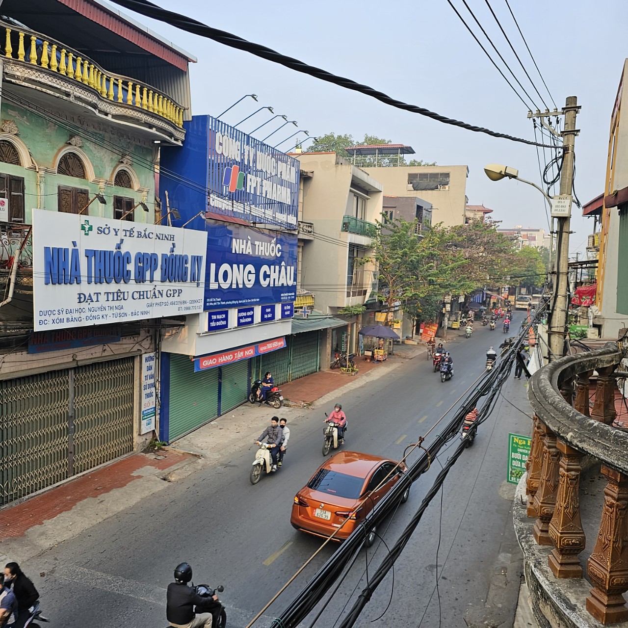 B. ÁN NGAY ĐẦU XUÂN NĂM MỚI CHỈ 3 tỷ Nhà 3 tầng lô góc đường ô tô tránh nhau phóng ầm ầm Diện tích 110