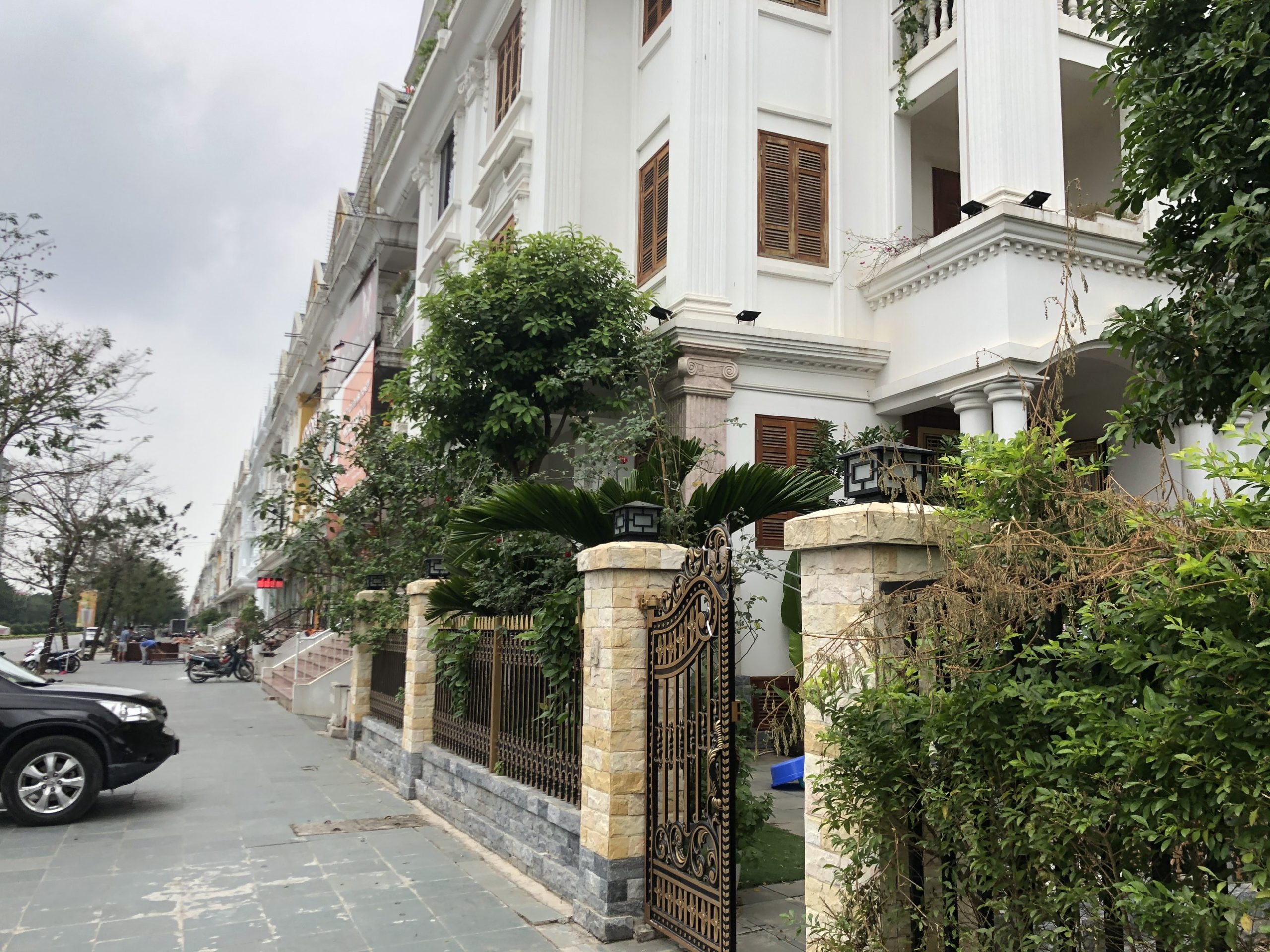 Chính chủ cho thuê Biệt thự khu đô thị thành phố Giao lưu, DT 145.5 (m2) x 5 tầng Giá 70tr/th LH 0984999413