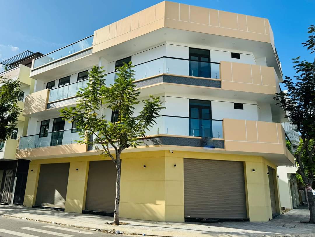 GIÁ ƯU ĐÃI - Cho thuê nhà mới 2 mặt tiền ngay trung tâm TP. Nha Trang. Diện tích 173m2