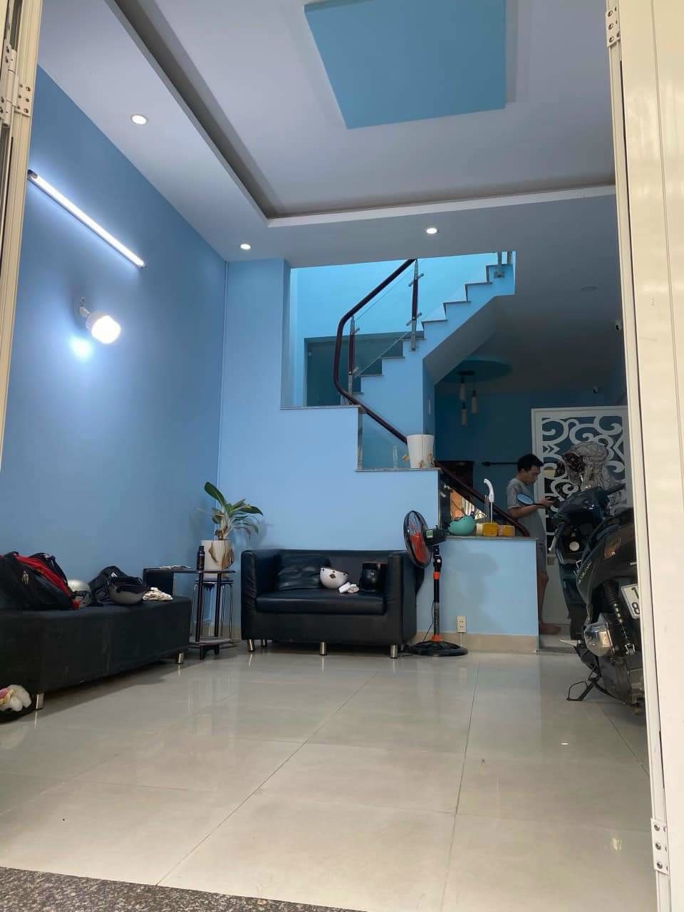 Bán nhà hẻm xe hơi 2 PN, 2 WC, có giếng trời mát mẻ, nằm ngay đường 11 Tăng Nhơn phú B, cách siêu thị coopmax 5 phút