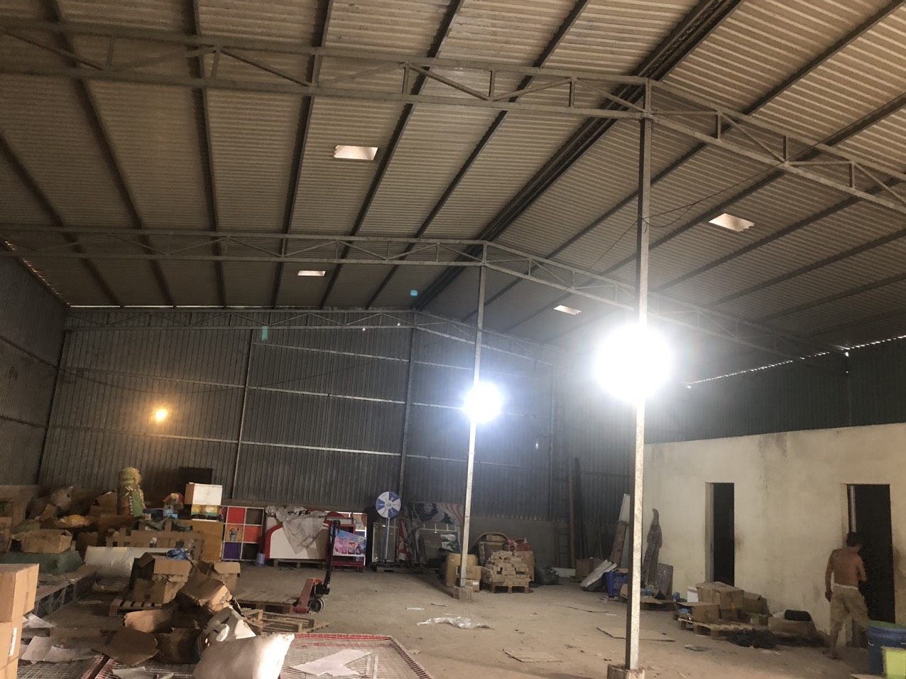 Xưởng 400m2 giá 15tr xe 10T, có văn phòng, gần chung cư Picity, giáp Gò Vấp