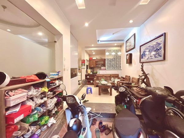 Bán Nhà Đống Đa - Hào Nam ngõ thông thoáng nhà đẹp ở ngay DT 61m 5 Tầng giá 6,95 Tỷ
