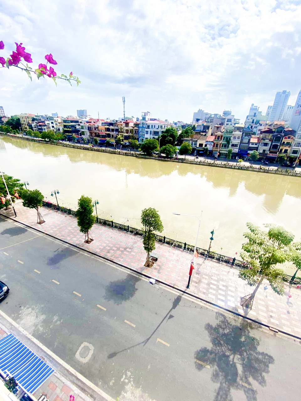 Bán nhà 5 tầng thang máy mặt tiền khủng 8m view sông Thế Lữ, Hạ Lý, Hồng Bàng, Hải Phòng