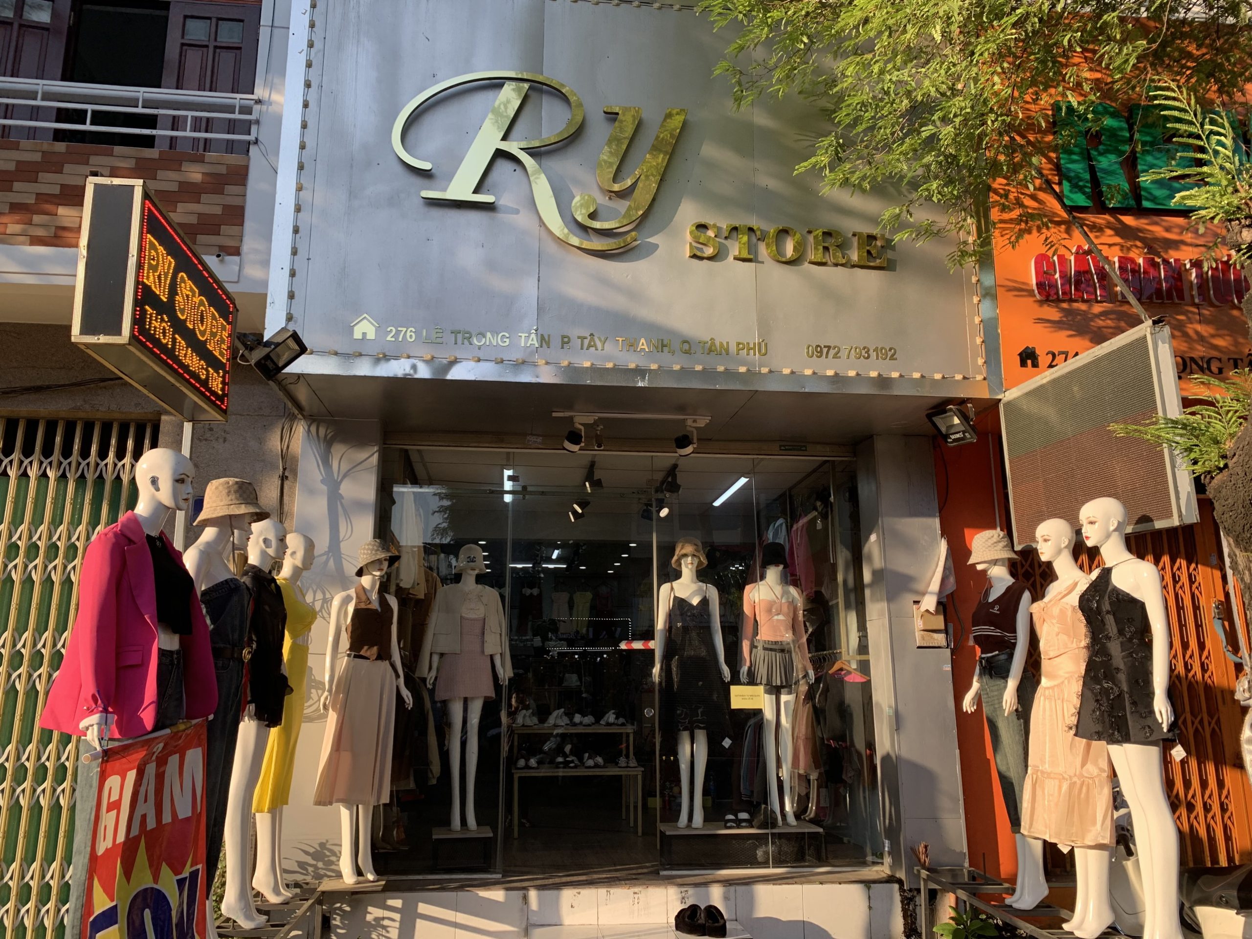 Q . Tân Phú ! Nhượng Shop Thời Trang Nữ Decor Mới Chuyên Hàng Quảng Châu và Thiết Kế Cao Cấp, Tel :