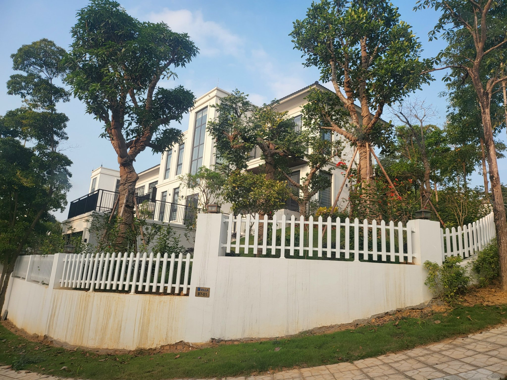 BT Xanh Villas Đồi Xanh LÔ GÓC 3 MẶT TIỀN 560M2 -35 Tỷ - SÂN VƯỜN