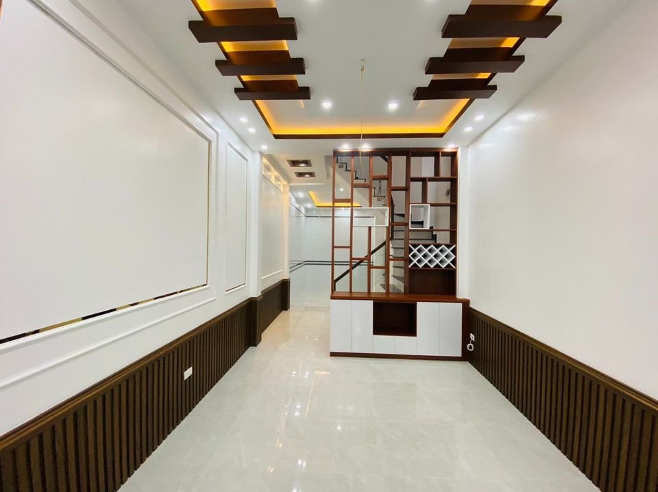 Bán nhà xây mới Vũ Chí Thắng, diện tích 52m 4 tầng GIÁ 3.2 tỉ, sân cổng riêng, ngõ nông