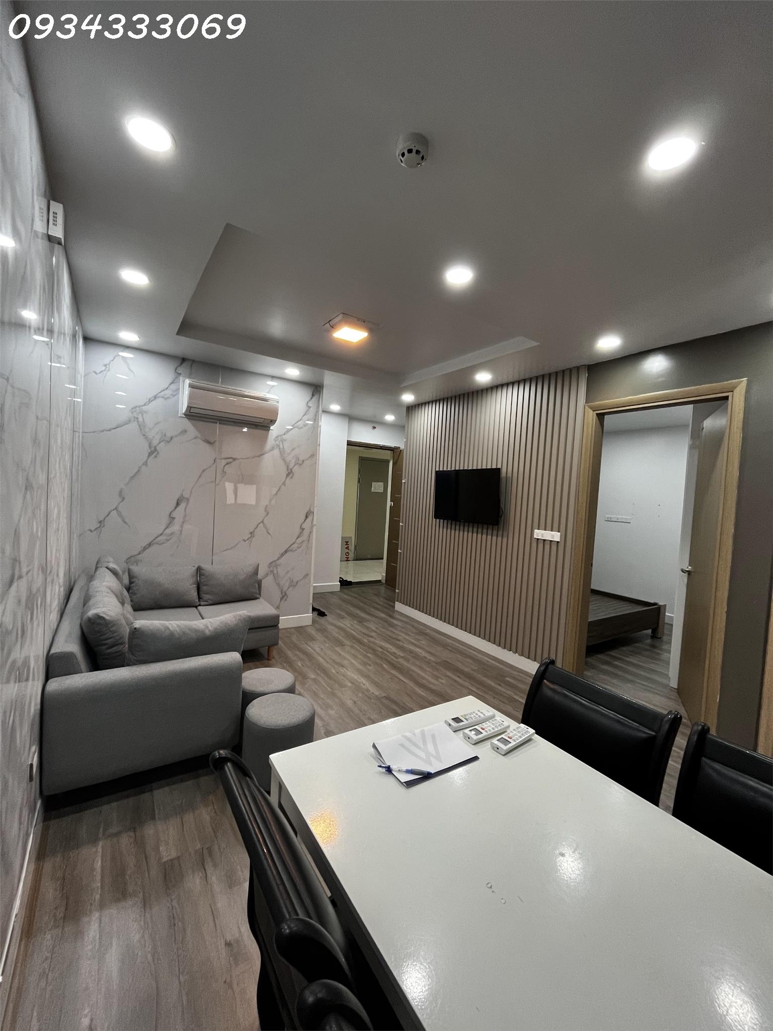 Bán căn hộ chung cư Hoàng Huy chân cầu vượt Lạch Tray Tầng 20 Full nội thất: 3 điều hoà Giá: 1.05 tỉ