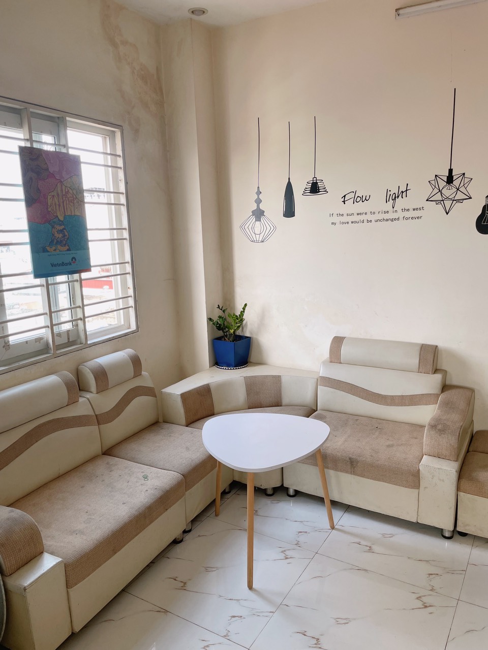 Chính chủ cho thuê căn hộ CCMN 2phòng ngủ nội thất cơ bản gần Ngã Tư Sở