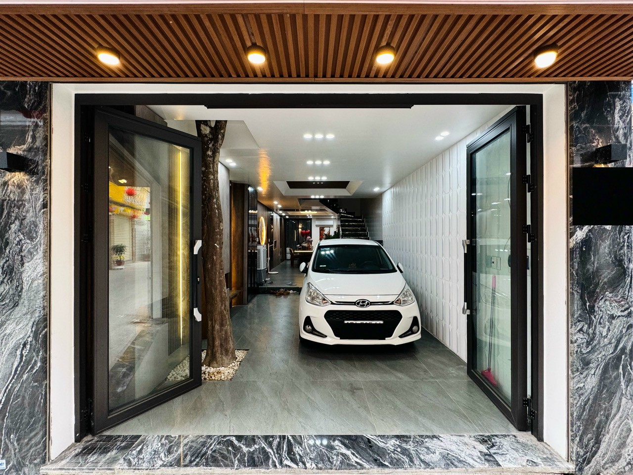 Bán nhà tuyến 2 Thiên Lôi, diện tích 70m 4 tầng độc lập GIÁ 6.25 tỉ đẹp lung linh