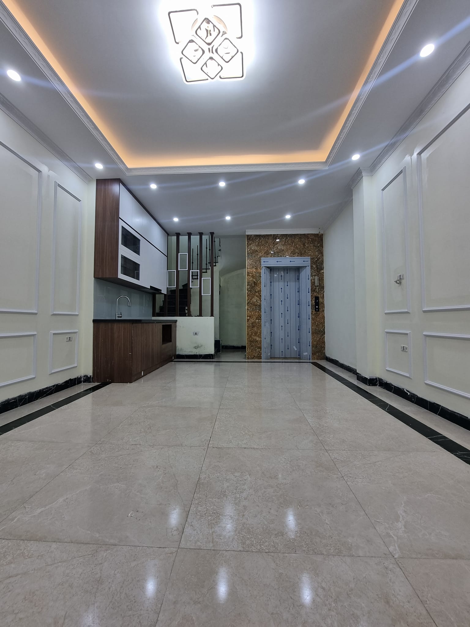 Nhà đẹp lô góc 6T thang máy phố Cầu Giấy, gần ô tô đỗ 0981858892